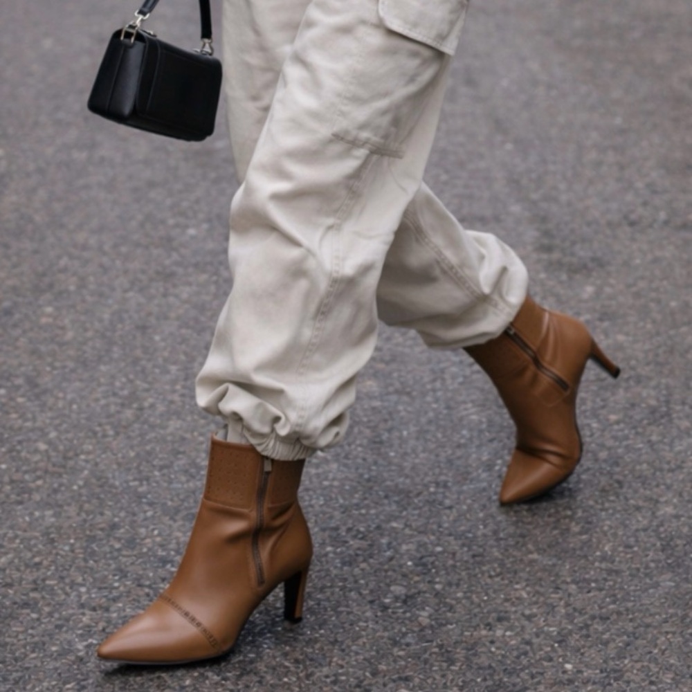 Brown Leather Bronx Heeled Ankle Boots Bootie pointed-toe WM 8 trend streetstyle - Picture 2 of 15